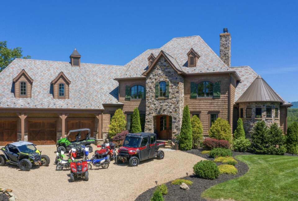 Waving Bear Vistas - Boone, North Carolina
