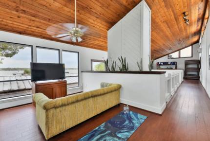 Waterfront Intracoastal 70's Hip Pad with Pool - Ormond Beach, Florida