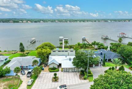 Waterfront Intracoastal 70's Hip Pad with Pool - Ormond Beach, Florida
