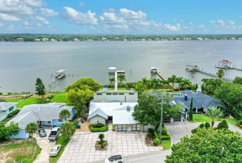 Waterfront Intracoastal 70's Hip Pad with Pool - Ormond Beach, Florida