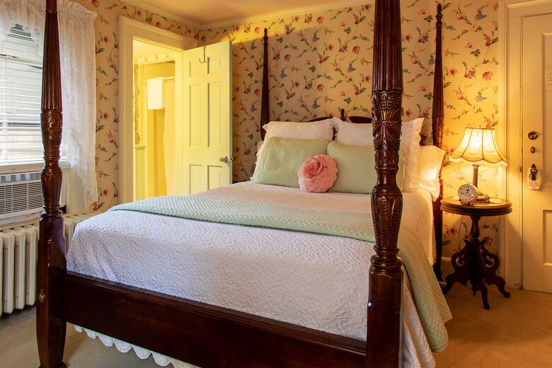 West Beach Family Compound on the CT Shoreline - Westbrook, Connecticut