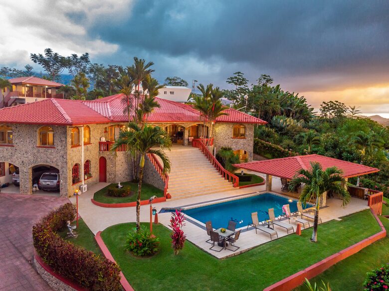 Topanga Villa - Ojochal, Costa Rica