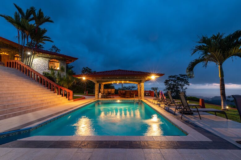 Topanga Villa - Ojochal, Costa Rica