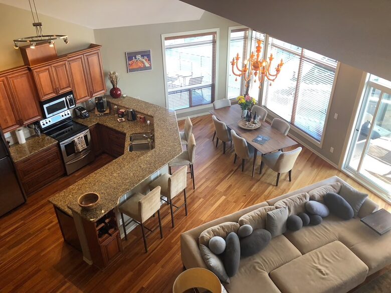 Kelowna Luxury Penthouse - Kelowna, Canada