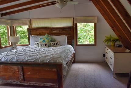 Lakefront Midwest Chalet - Innsbrook, Missouri