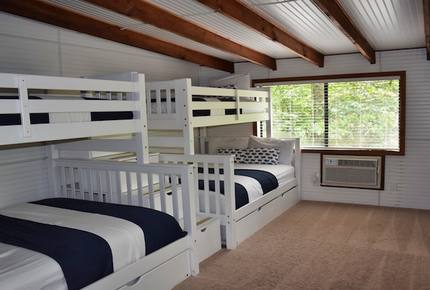 Lakefront Midwest Chalet - Innsbrook, Missouri