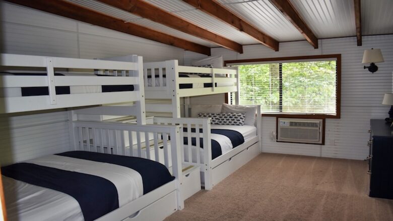 Lakefront Midwest Chalet - Innsbrook, Missouri