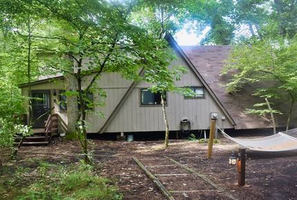 Lakefront Midwest Chalet - Innsbrook, Missouri