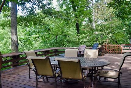 Lakefront Midwest Chalet - Innsbrook, Missouri