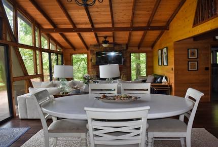 Lakefront Midwest Chalet - Innsbrook, Missouri