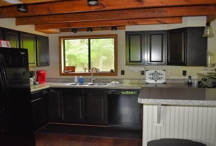 Lakefront Midwest Chalet - Innsbrook, Missouri