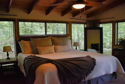 Lakefront Midwest Chalet - Innsbrook, Missouri