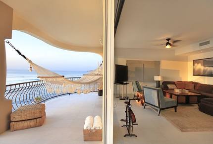 Surfer's Paradise - San Jose del Cabo, Mexico