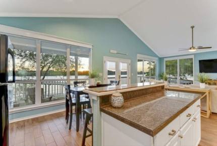 Perfect Lakehouse Getaway on Lake LBJ - Horseshoe Bay/Kingsland - Kingsland, Texas