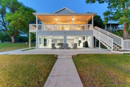 Perfect Lakehouse Getaway on Lake LBJ - Horseshoe Bay/Kingsland - Kingsland, Texas