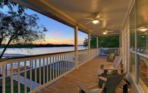 Perfect Lakehouse Getaway on Lake LBJ - Horseshoe Bay/Kingsland - Kingsland, Texas