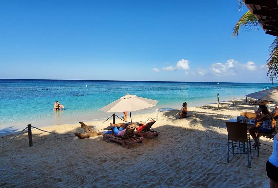 Western Caribbean, Roatan West Bay Beach 2 Bedroom Residence - West Bay Beach, Honduras