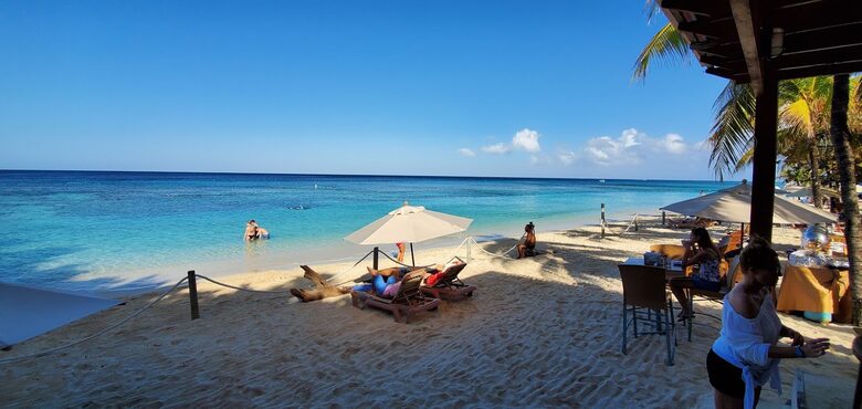 Western Caribbean, Roatan West Bay Beach 2 Bedroom Residence - West Bay Beach, Honduras