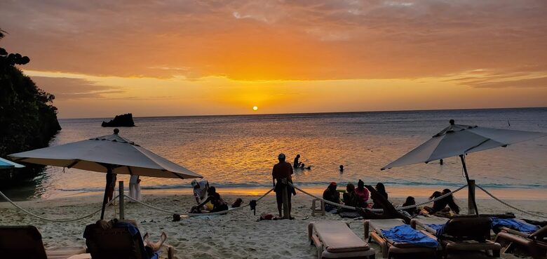 Western Caribbean, Roatan West Bay Beach 2 Bedroom Residence - West Bay Beach, Honduras