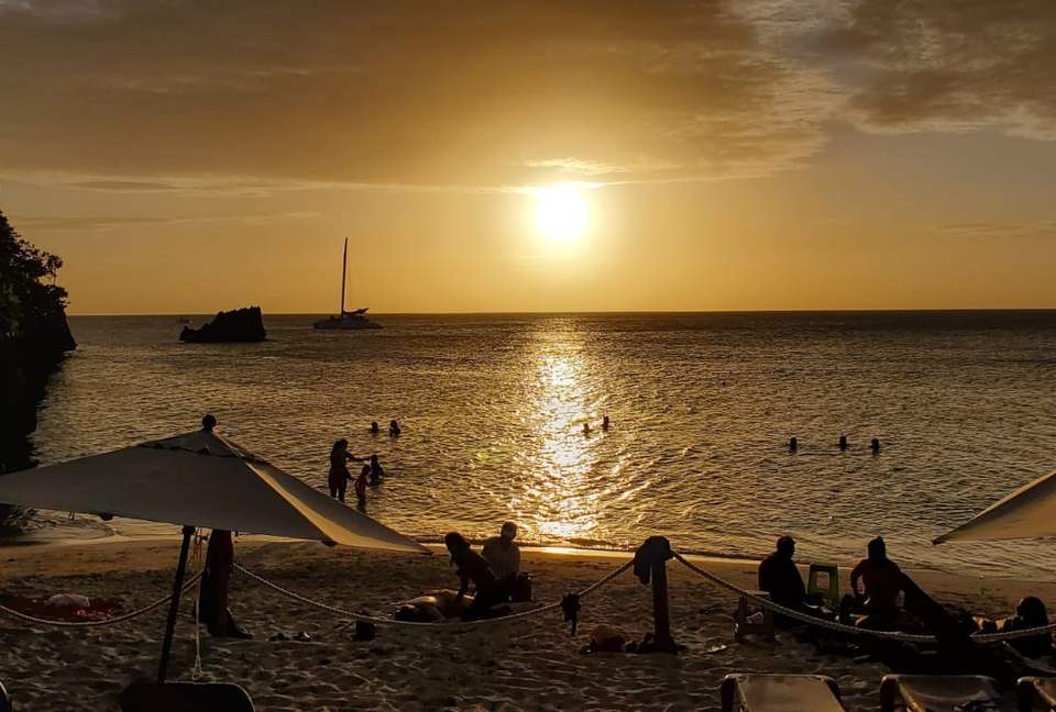 Western Caribbean, Roatan West Bay Beach 2 Bedroom Residence - West Bay Beach, Honduras