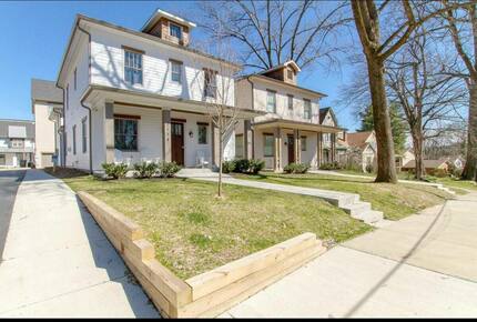 Luxury 12 South Nashville Cottage - Nashville, Tennessee