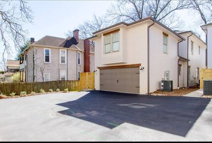 Luxury 12 South Nashville Cottage - Nashville, Tennessee