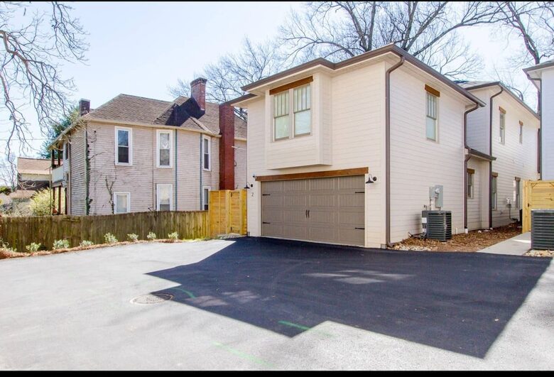 Luxury 12 South Nashville Cottage - Nashville, Tennessee