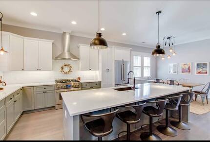 Luxury 12 South Nashville Cottage - Nashville, Tennessee