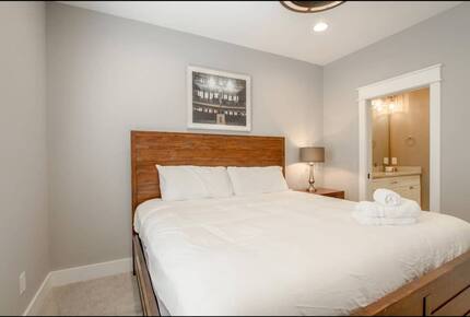 Luxury 12 South Nashville Cottage - Nashville, Tennessee