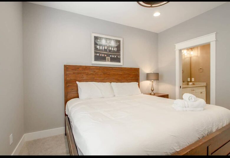 Luxury 12 South Nashville Cottage - Nashville, Tennessee