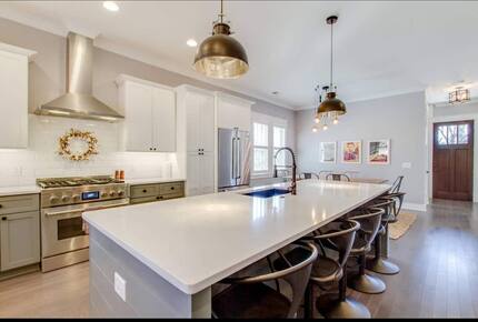 Luxury 12 South Nashville Cottage - Nashville, Tennessee