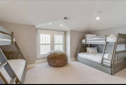 Luxury 12 South Nashville Cottage - Nashville, Tennessee