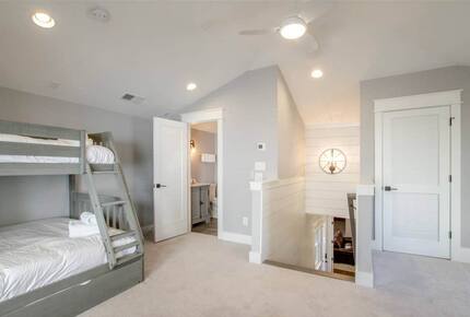 Luxury 12 South Nashville Cottage - Nashville, Tennessee