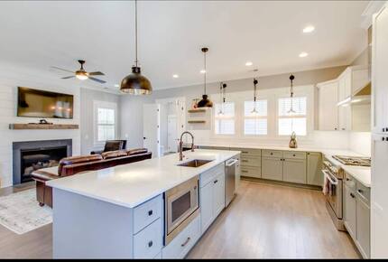 Luxury 12 South Nashville Cottage - Nashville, Tennessee