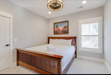 Luxury 12 South Nashville Cottage - Nashville, Tennessee