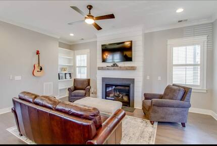 Luxury 12 South Nashville Cottage - Nashville, Tennessee