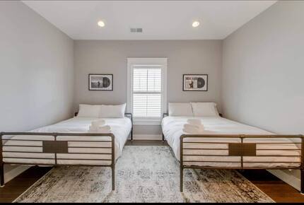 Luxury 12 South Nashville Cottage - Nashville, Tennessee