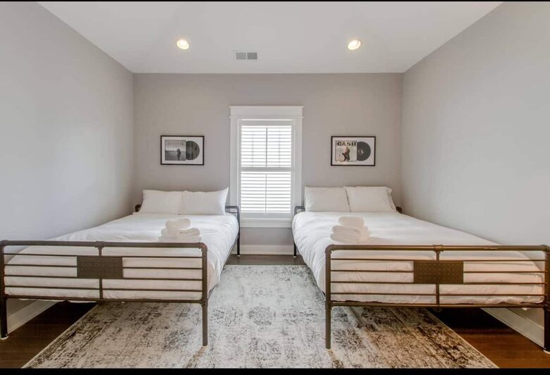 Luxury 12 South Nashville Cottage - Nashville, Tennessee