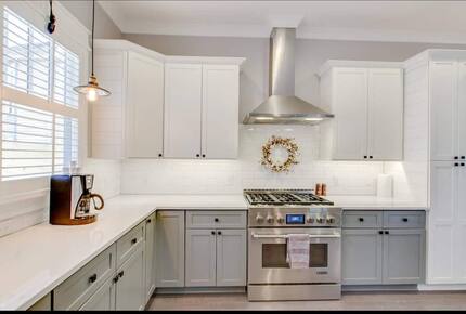 Luxury 12 South Nashville Cottage - Nashville, Tennessee