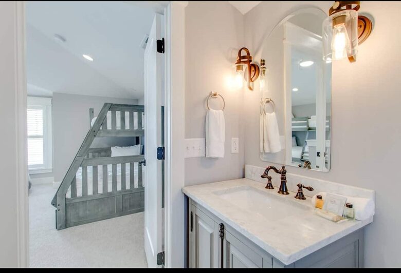 Luxury 12 South Nashville Cottage - Nashville, Tennessee