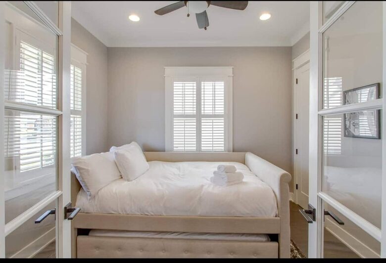 Luxury 12 South Nashville Cottage - Nashville, Tennessee