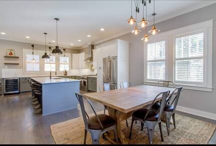 Luxury 12 South Nashville Cottage - Nashville, Tennessee