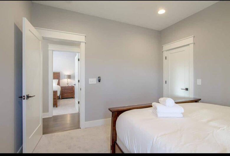 Luxury 12 South Nashville Cottage - Nashville, Tennessee