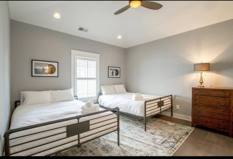 Luxury 12 South Nashville Cottage - Nashville, Tennessee