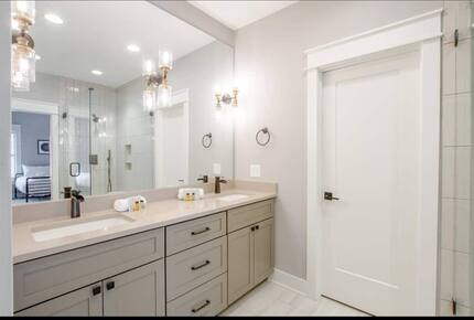 Luxury 12 South Nashville Cottage - Nashville, Tennessee