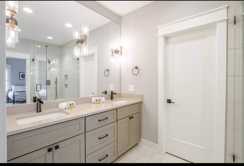 Luxury 12 South Nashville Cottage - Nashville, Tennessee