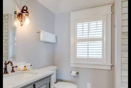 Luxury 12 South Nashville Cottage - Nashville, Tennessee