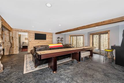 Custom Eco Solar Luxury Log Home at Sugarloaf Mountain - Dickerson, Maryland