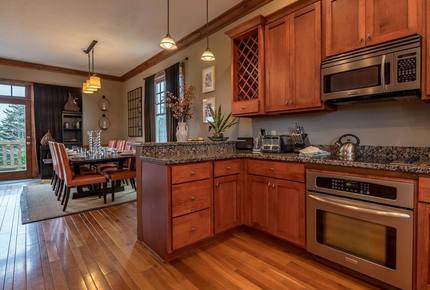 Snowshoe Luxe Townhome - Ski/In, Ski/Out - Snowshoe, West Virginia