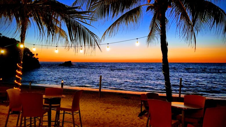 Western Caribbean, Roatan West Bay Beach 2 Bedroom Residence - West Bay Beach, Honduras